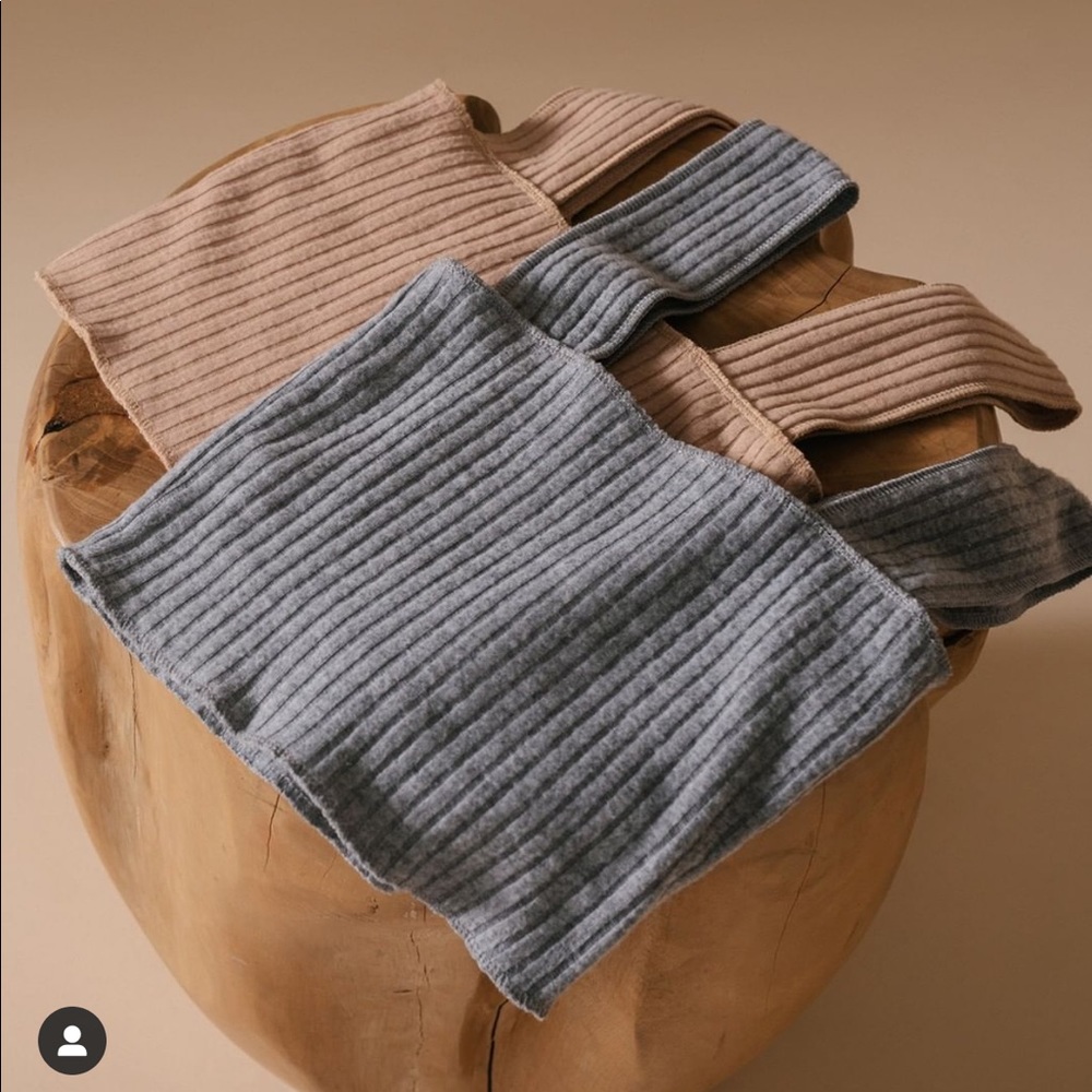 Shopwomn size small. White